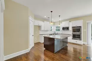 204 Falling Hls, New Braunfels, TX 78132 - Photo 11