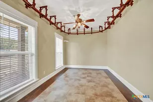 204 Falling Hls, New Braunfels, TX 78132 - Photo 7