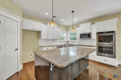 204 Falling Hills, New Braunfels, TX 78132 - Photo 5