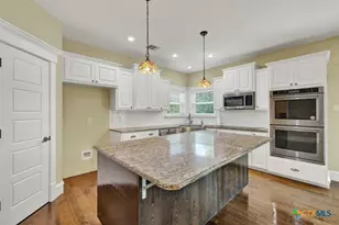 204 Falling Hls, New Braunfels, TX 78132 - Photo 5
