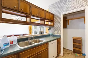 1203 Hazelton St, San Marcos, TX 78666 - Photo 9