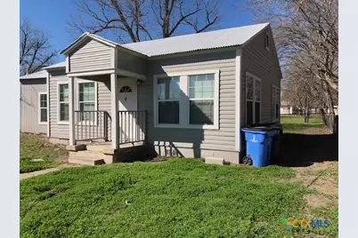 630 E Pine Street, Seguin, TX 78155 - Photo 1