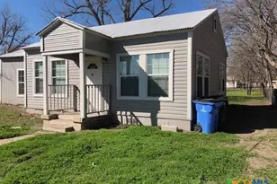 630 E Pine St, Seguin, TX 78155 - Photo 1