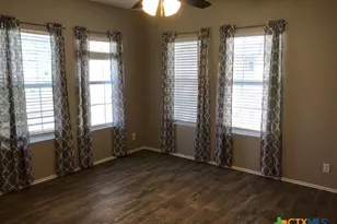 630 E Pine St, Seguin, TX 78155 - Photo 3