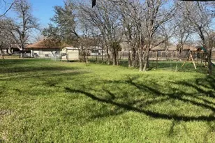 630 E Pine St, Seguin, TX 78155 - Photo 7