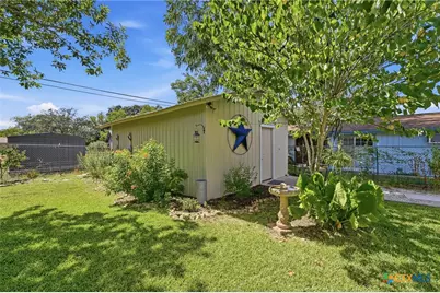 228 S Ponton Street, Gonzales, TX 78629 - Photo 17