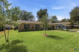 228 S Ponton St, Gonzales, TX 78629 - Photo 5