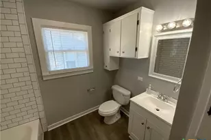 809 E 12th Ave, Belton, TX 76513 - Photo 9