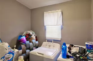504 Shannon Ave, Seguin, TX 78155 - Photo 9