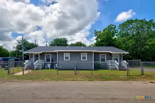 504 Shannon Ave, Seguin, TX 78155 - Photo 1