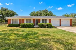 706 N San Patricio St, Goliad, TX 77963 - Photo 1