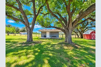 706 N San Patricio Street, Goliad, TX 77963 - Photo 13