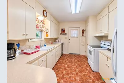 706 N San Patricio Street, Goliad, TX 77963 - Photo 7