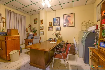 735 E Interstate 10, Seguin, TX 78155 - Photo 21