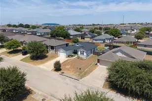 2208 Stoneham, Temple, TX 76504 - Photo 3
