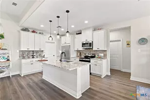 297 Whitetail Ln, Victoria, TX 77905 - Photo 7
