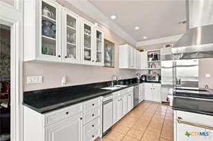 204 Creekridge Dr, Victoria, TX 77904 - Photo 13