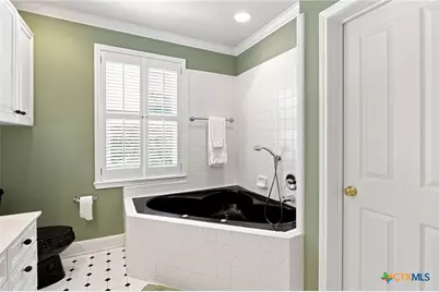 204 Creekridge Drive, Victoria, TX 77904 - Photo 35