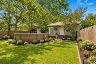 801 Josephine St, Yoakum, TX 77995 - Photo 35