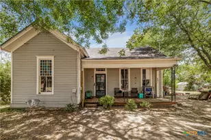 801 Josephine St, Yoakum, TX 77995 - Photo 3