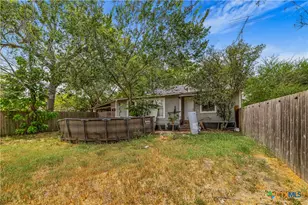 801 Josephine St, Yoakum, TX 77995 - Photo 29