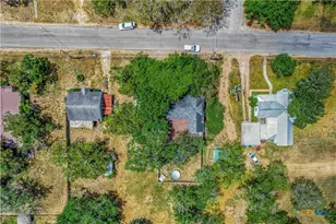 801 Josephine St, Yoakum, TX 77995 - Photo 33