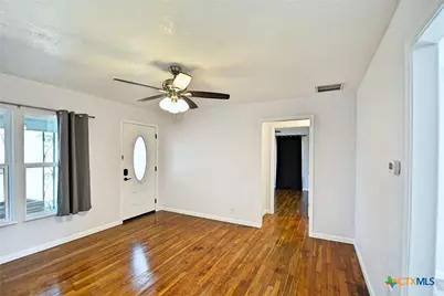 571 W Merriweather Street, New Braunfels, TX 78130 - Photo 11