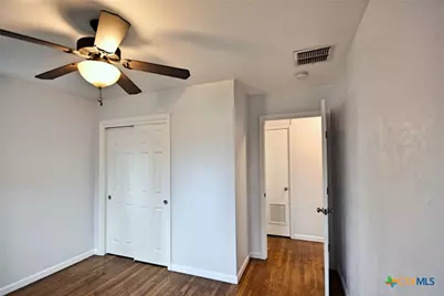 571 W Merriweather Street, New Braunfels, TX 78130 - Photo 35