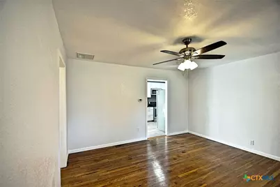 571 W Merriweather Street, New Braunfels, TX 78130 - Photo 7