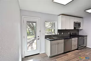 571 W Merriweather St, New Braunfels, TX 78130 - Photo 13