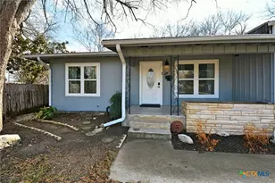 571 W Merriweather St, New Braunfels, TX 78130 - Photo 3