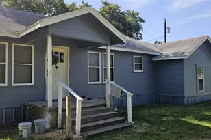 501 N Austin Ave, Cameron, TX 76520 - Photo 1