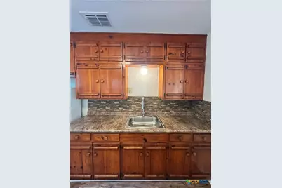 1312 E Mistletoe Avenue, Victoria, TX 77901 - Photo 5