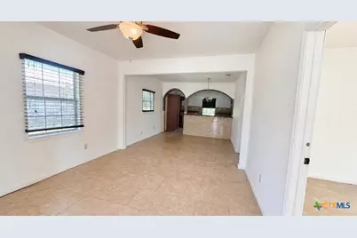 510 E Pine Street, Seguin, TX 78155 - Photo 3