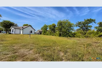 510 E Pine Street, Seguin, TX 78155 - Photo 9