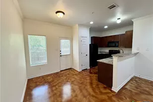91 Plaza Dr, Universal City, TX 78148 - Photo 3