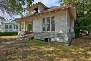 124 S Ave I, Shiner, TX 77984 - Photo 1