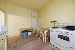 124 S Ave I, Shiner, TX 77984 - Photo 11