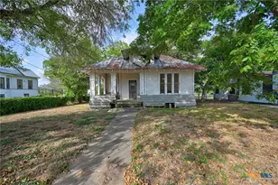 124 S Ave I, Shiner, TX 77984 - Photo 1