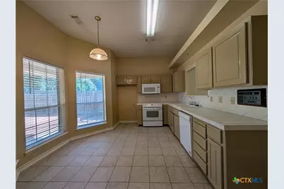 1043 Rivertree Drive, New Braunfels, TX 78130 - Photo 9