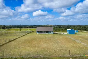 5476 County Rd 427, Stockdale, TX 78160 - Photo 23