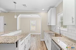 711 La Cresta Dr, Canyon Lake, TX 78133 - Photo 9