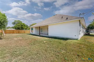 228 Plum St, Luling, TX 78648 - Photo 31