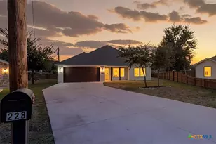 228 Plum St, Luling, TX 78648 - Photo 39