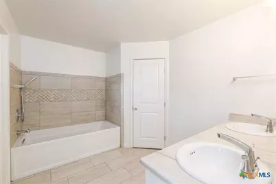 228 Plum Street, Luling, TX 78648 - Photo 15