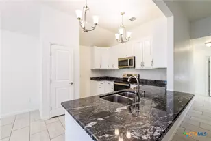 228 Plum St, Luling, TX 78648 - Photo 7