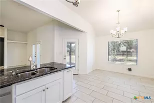 228 Plum St, Luling, TX 78648 - Photo 9