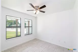 228 Plum St, Luling, TX 78648 - Photo 23
