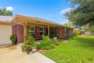 411 Dove Dr, Victoria, TX 77905 - Photo 9