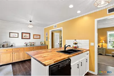411 Dove Drive, Victoria, TX 77905 - Photo 9